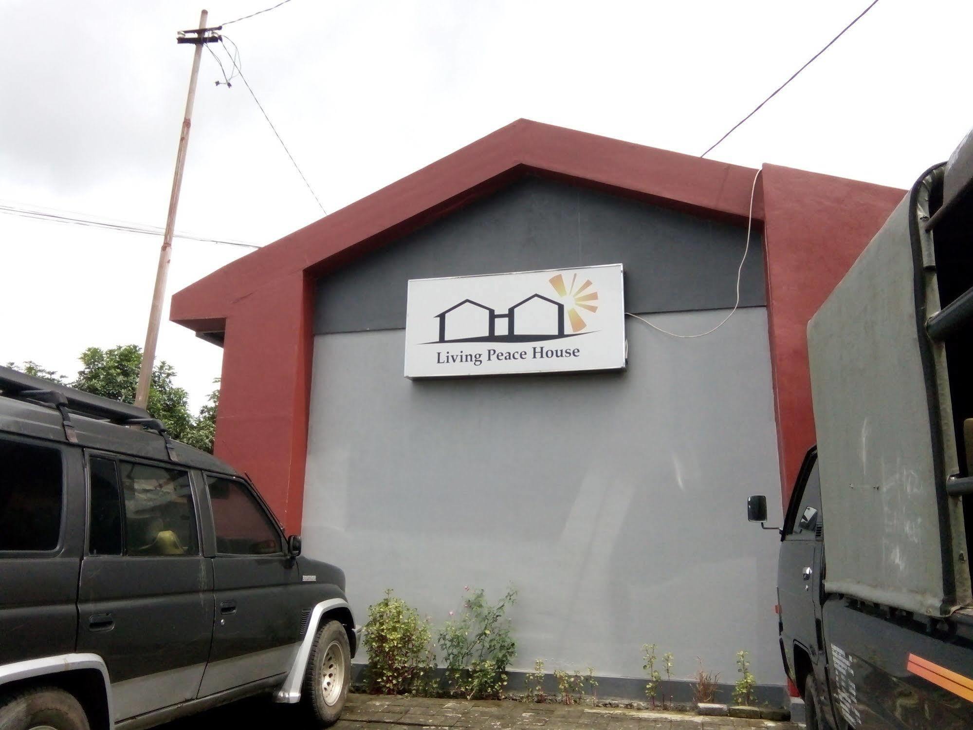 Living Peace House 2* Manado