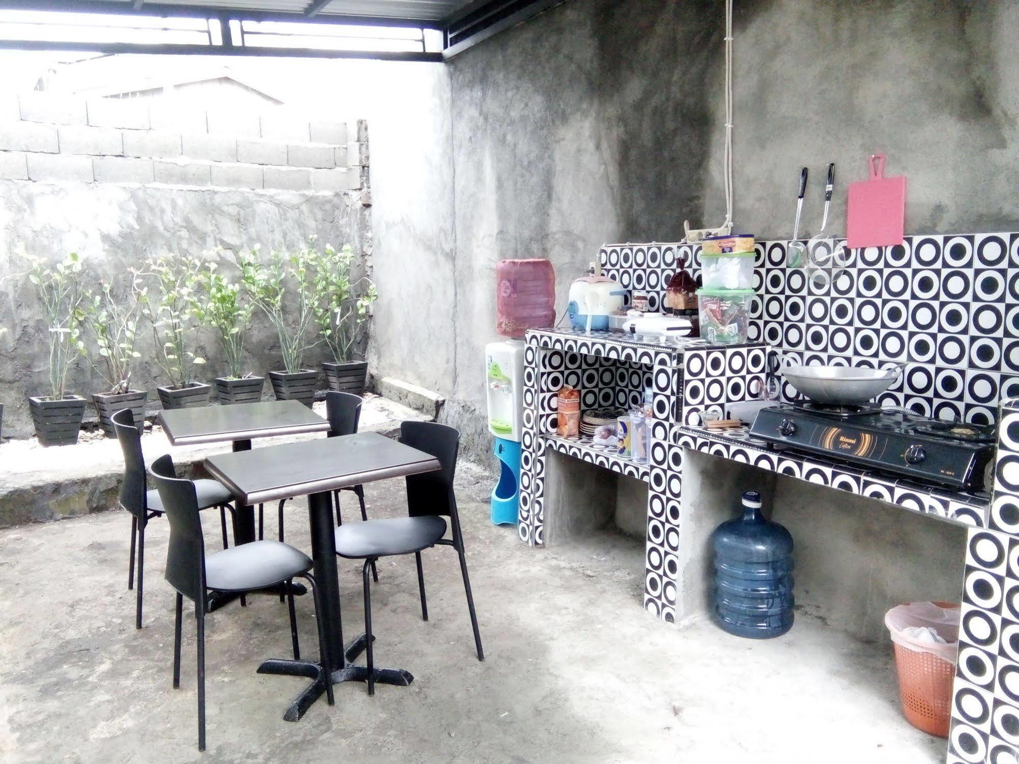 Living Peace House Penginapan